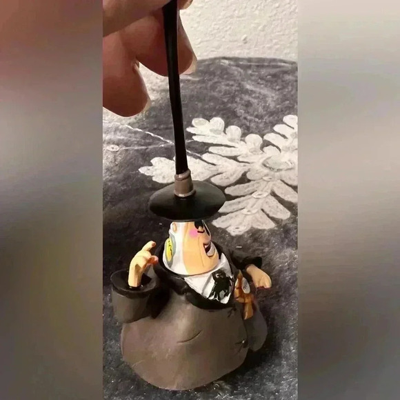 Hallmark 2010 Limited Night Before Christmas “Mayor or Halloween Town” Ornament - Picture 9 of 10